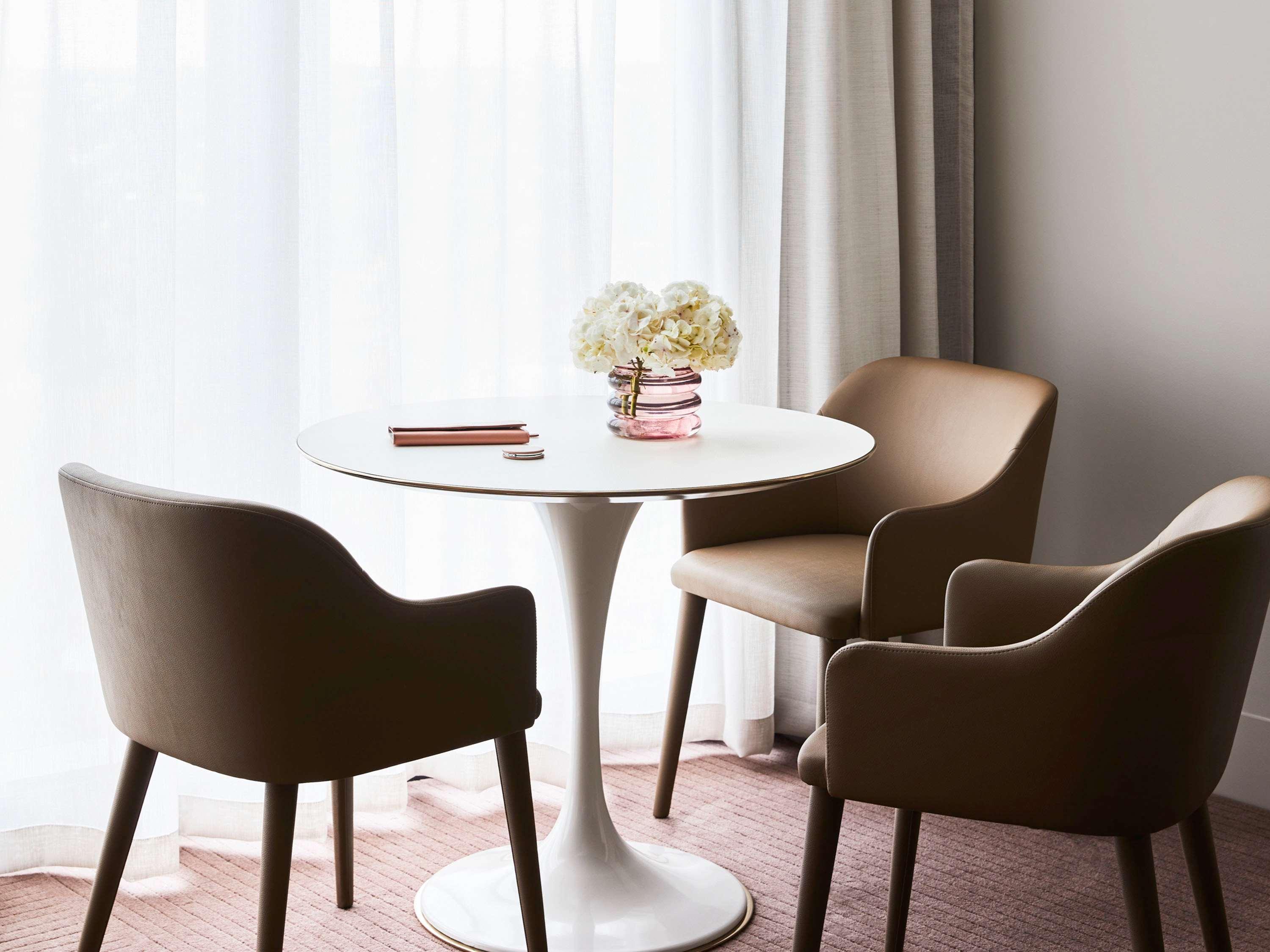 Hotel Chadstone Melbourne Mgallery Collection Extérieur photo A tulip table