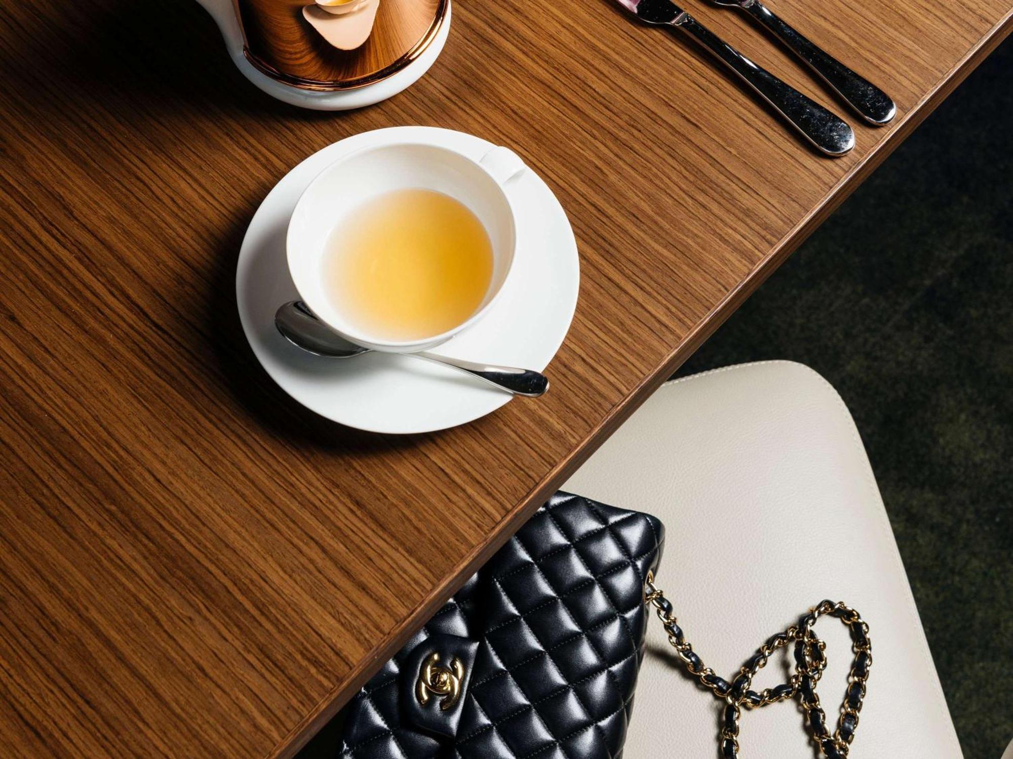 Hotel Chadstone Melbourne Mgallery Collection Extérieur photo A Chanel 2.55 bag
