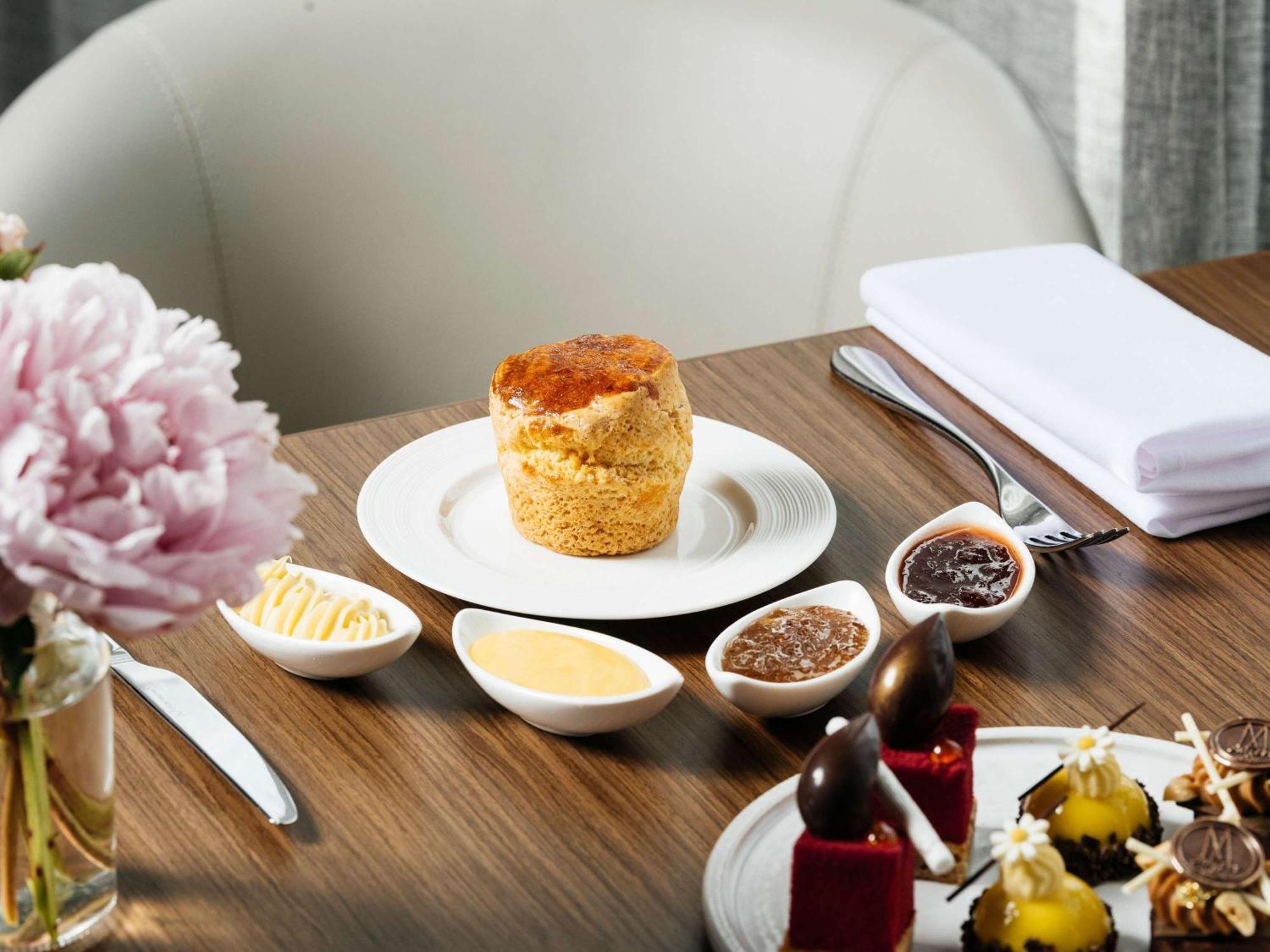 Hotel Chadstone Melbourne Mgallery Collection Extérieur photo A selection of desserts